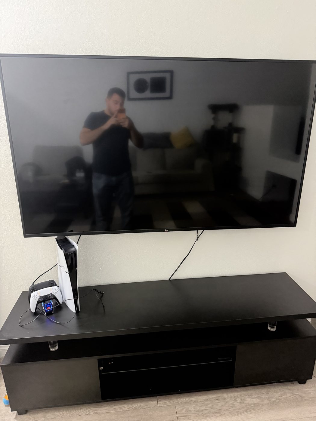 Wall-mounted TV