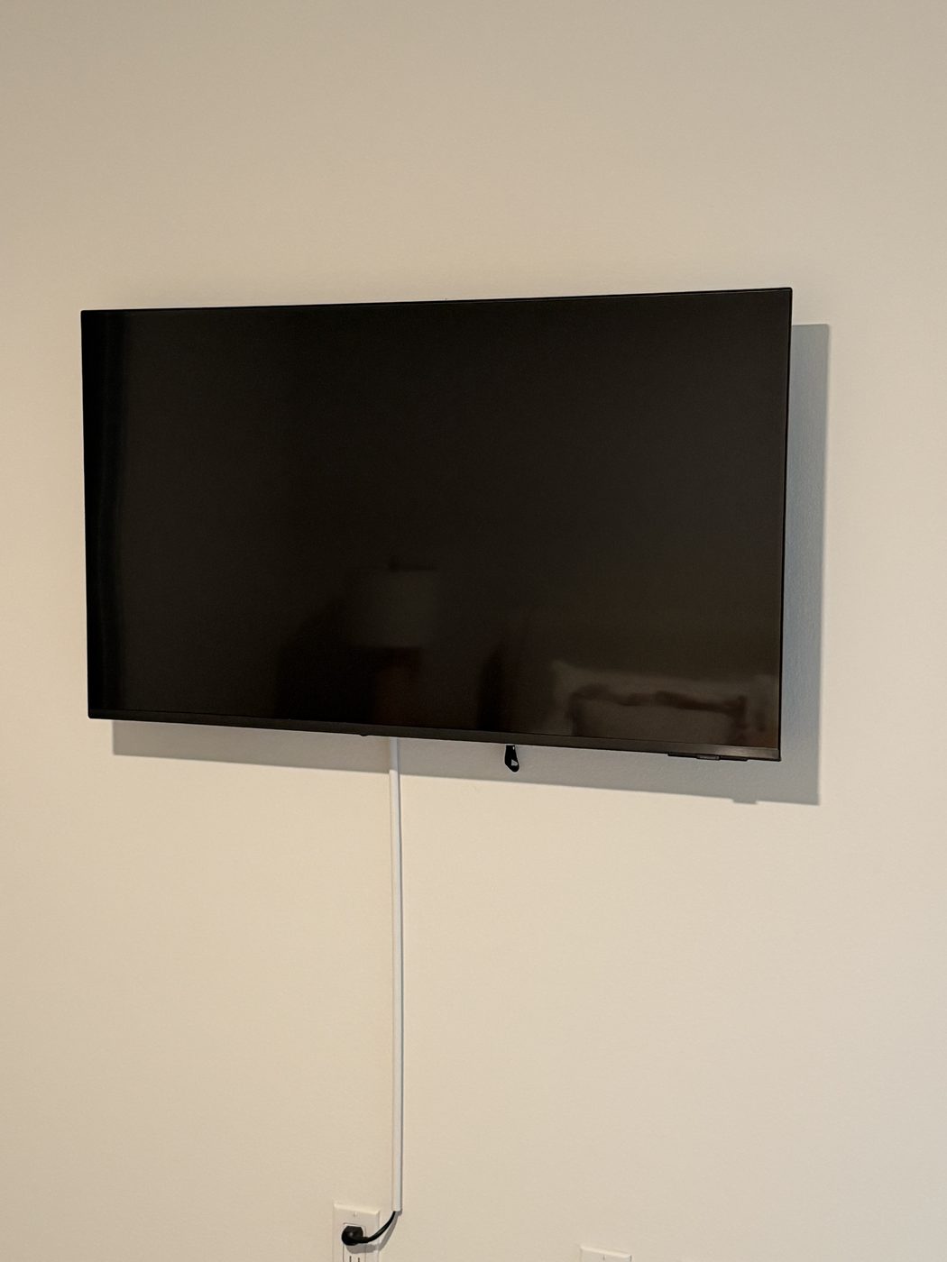 Wall-mounted TV