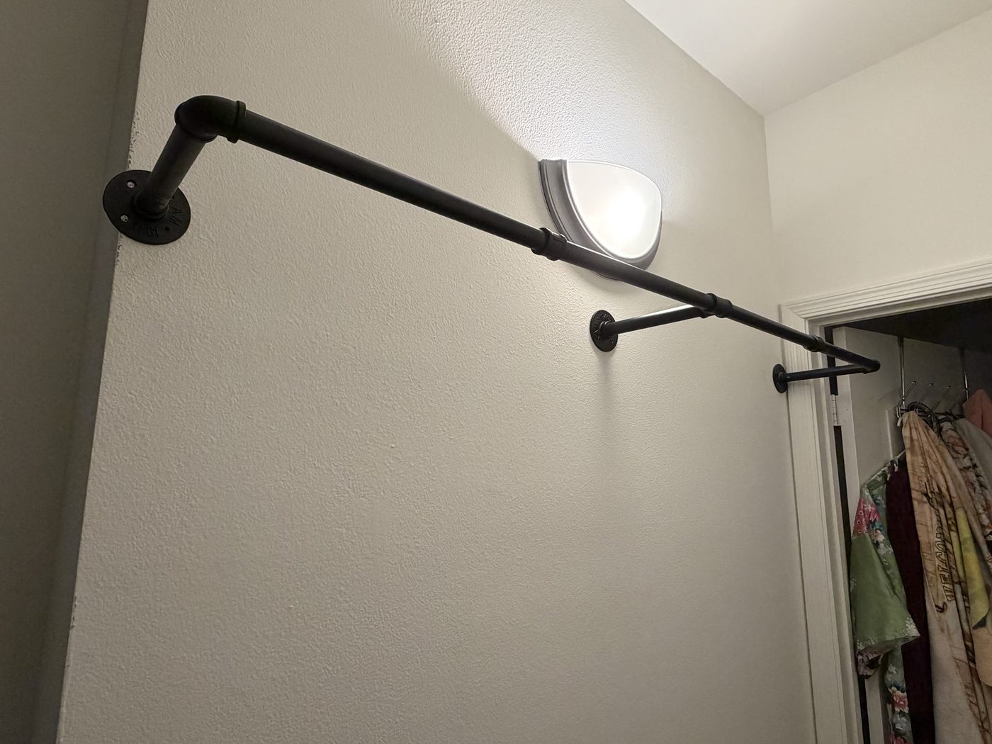 Curtain rod
