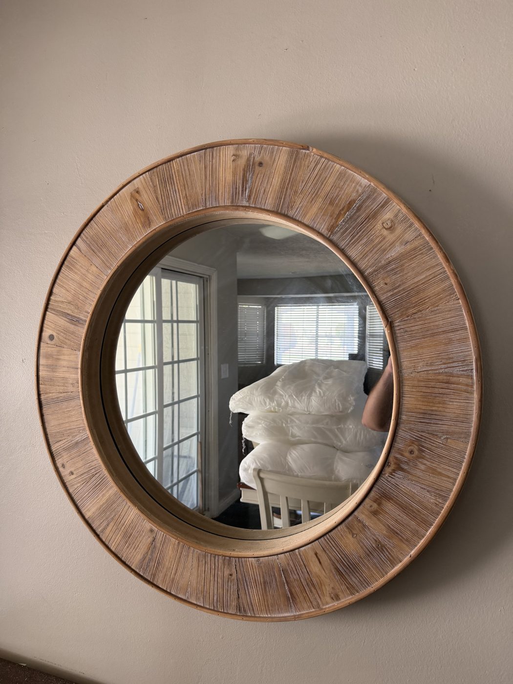 Round mirror on drywall