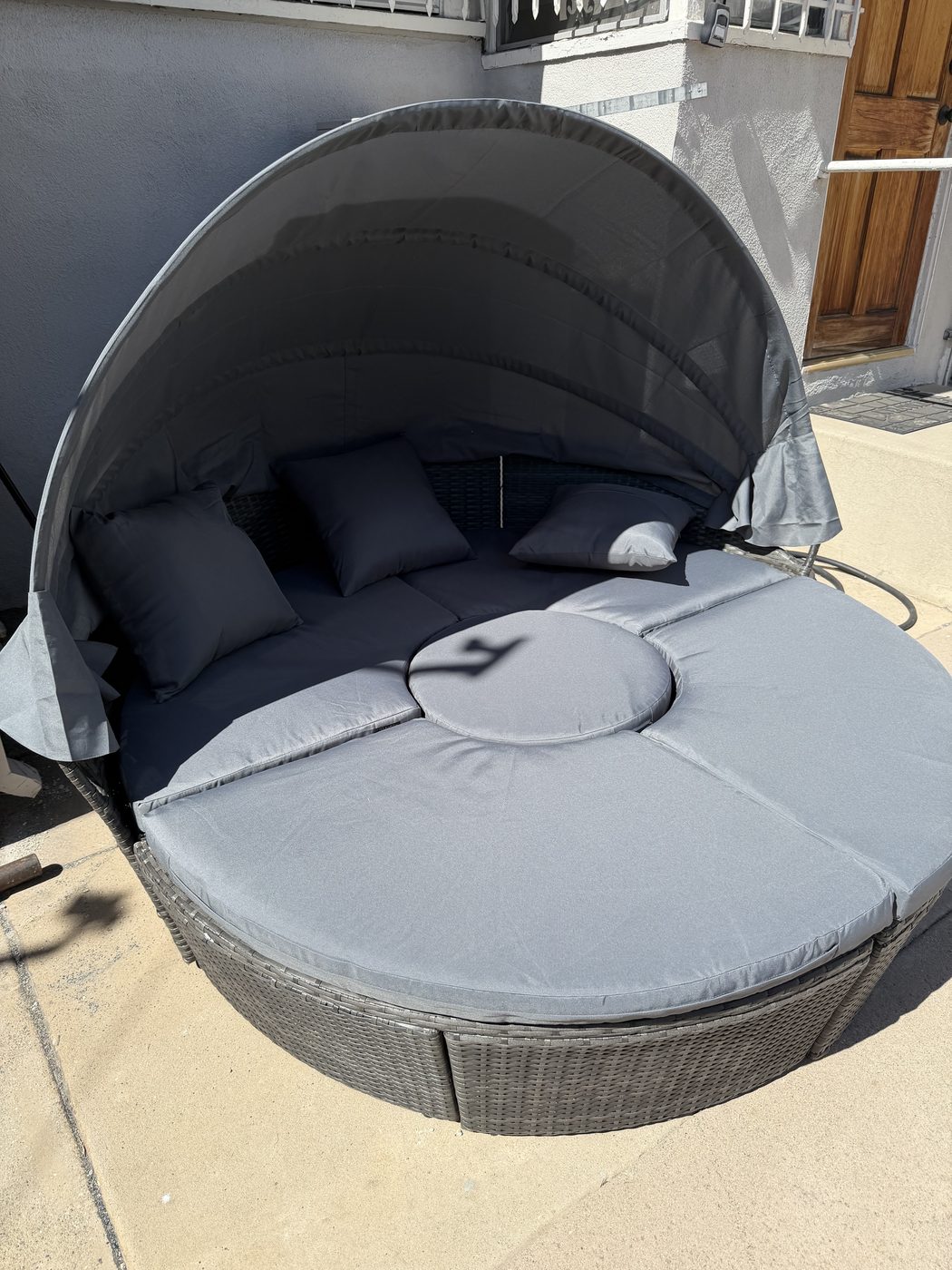 Outdoor daybed